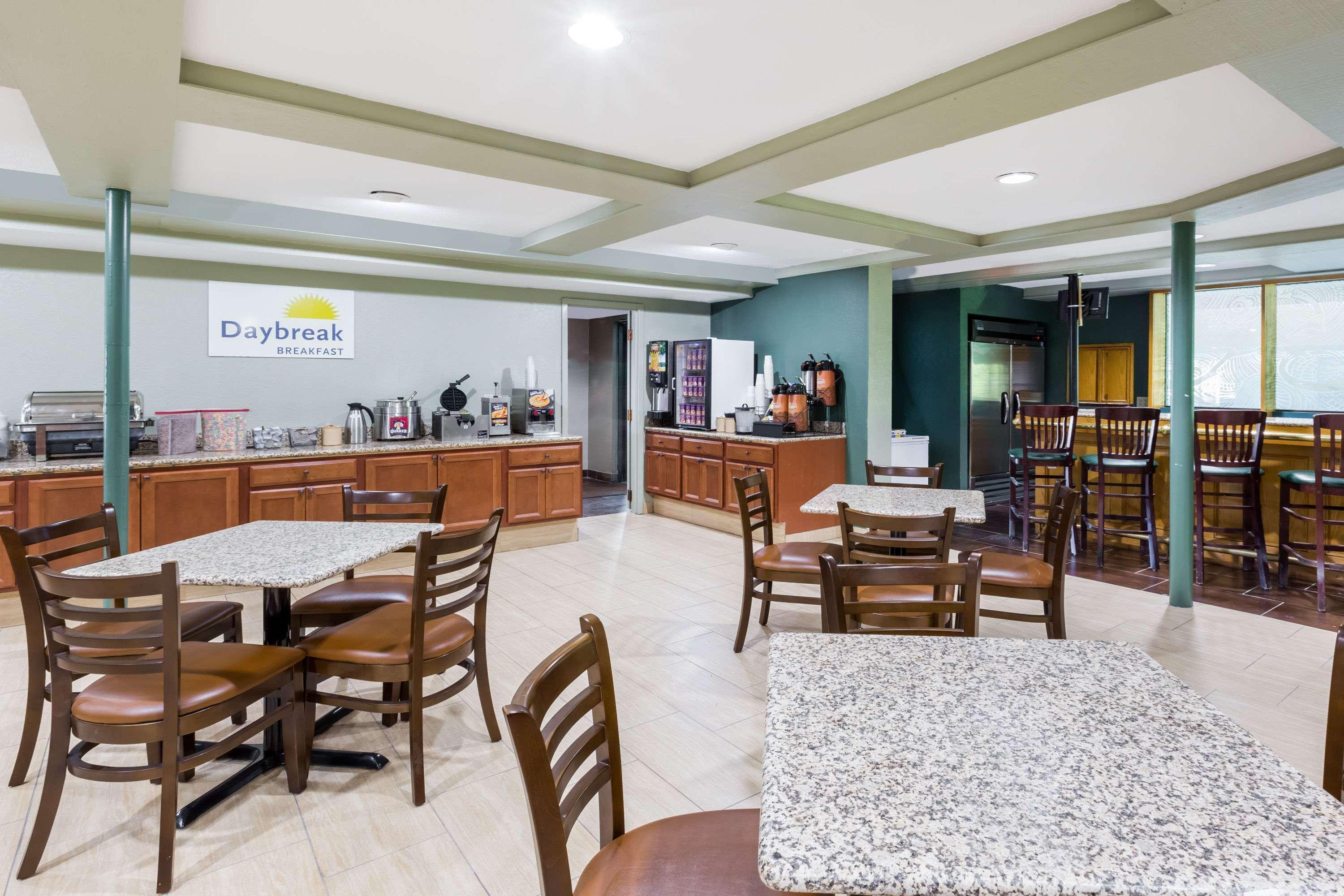 Days Inn By Wyndham West Des Moines Dış mekan fotoğraf