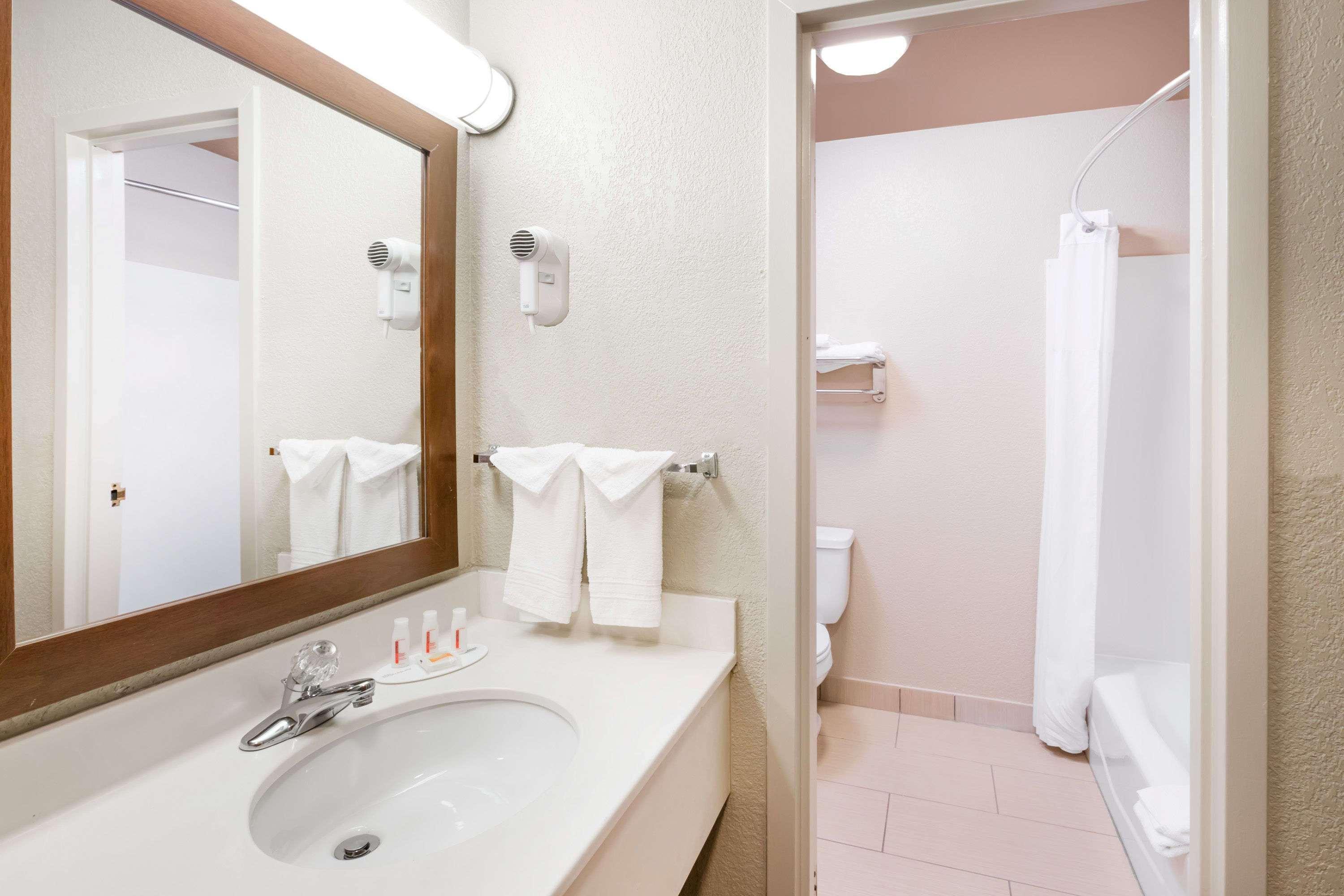 Days Inn By Wyndham West Des Moines Dış mekan fotoğraf